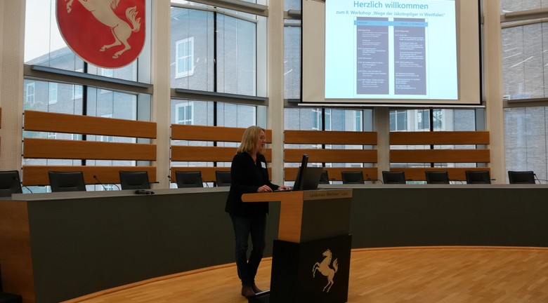 Auch AKo-Geschäftsführerin Dr. Vera Brieske sprach ein Grußwort (Foto: Altertumskommission/Steinkrüger)