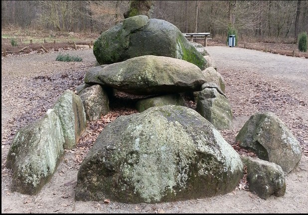 Das Großsteingrab Düwelsteene in seinem heutigen Zustand.