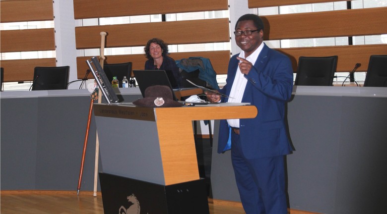 Pfarrer Jean-Gottfried Mutombo berichtet vom Pilgern mit Geflüchteten.