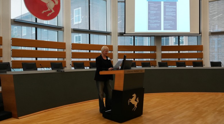 Dr. Cornelia Bauer begrüßte die Gäste als Referatsleiterin der LWL-Kulturabteilung (Foto: Altertumskommission/Steinkrüger)